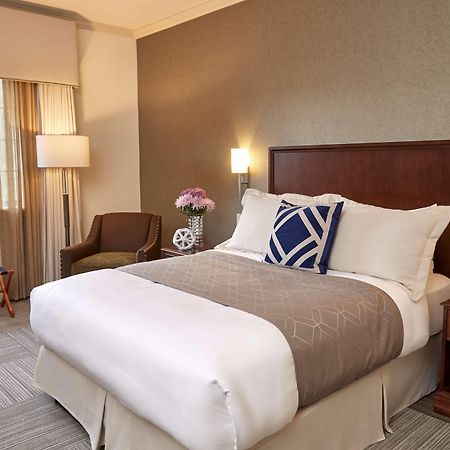 Rizzo Center, A Destination By Hyatt Hotel Чейпъл Хил Екстериор снимка
