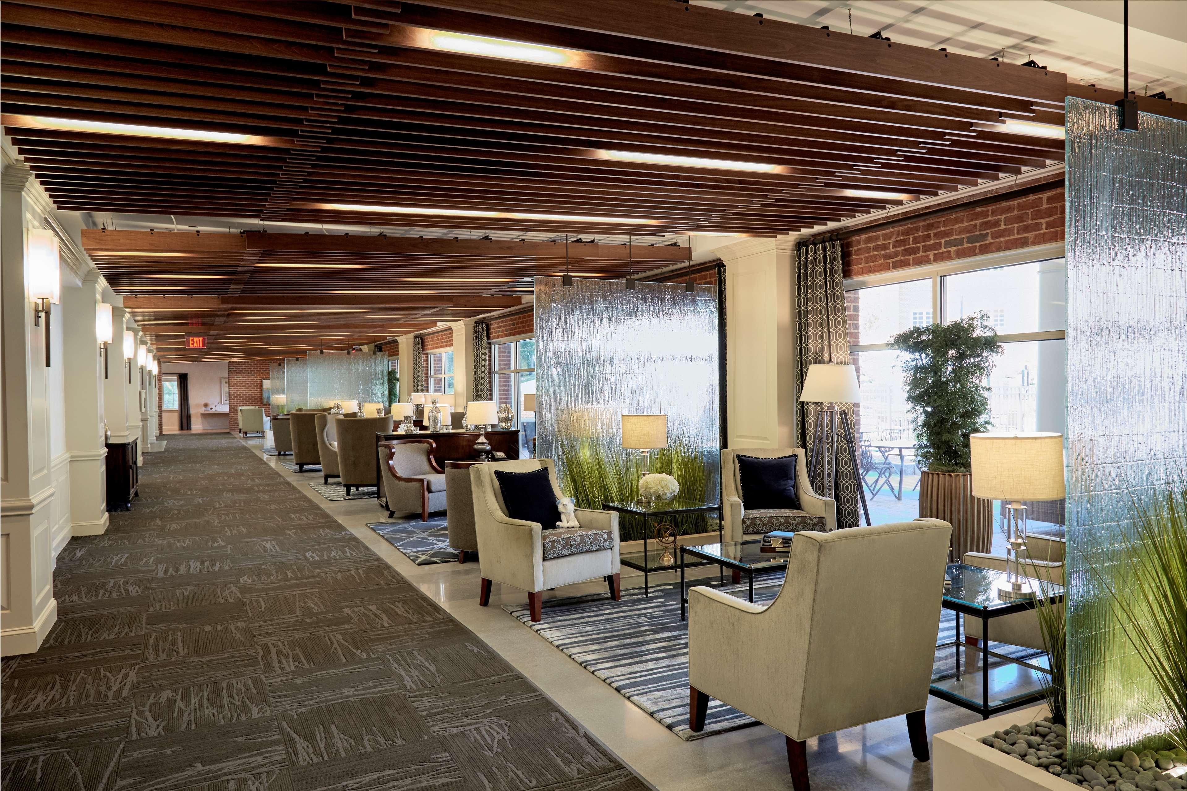Rizzo Center, A Destination By Hyatt Hotel Чейпъл Хил Екстериор снимка